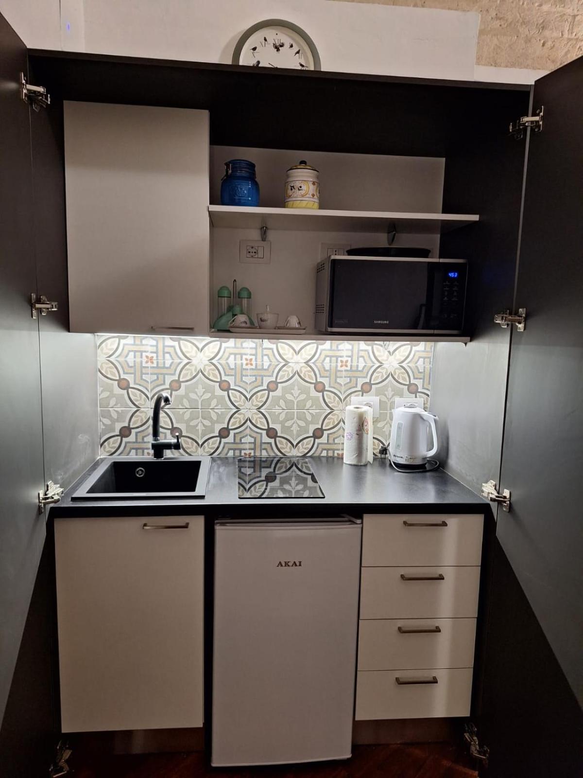 Araba Fenice Apartments - Bari Centro Екстериор снимка